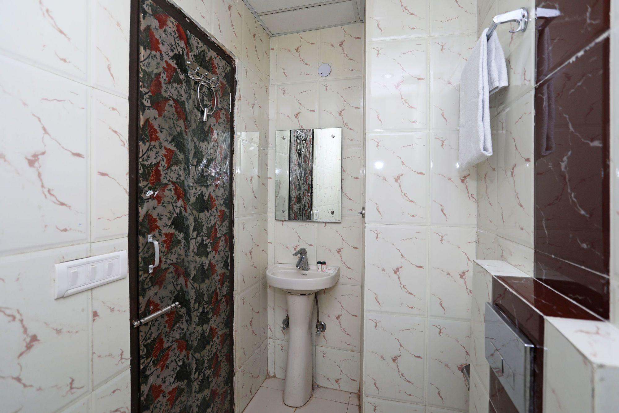 Hotel O Cg International New Delhi Exterior photo